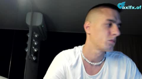 Snapshot of axl_fx chatting on 10-24-25, 12:41 Axl online show from 10-24-25, 12:41