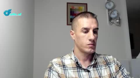 Snapshot of axl_fx chatting on 11-18-25, 03:01 Axl online show from 11-18-25, 03:01