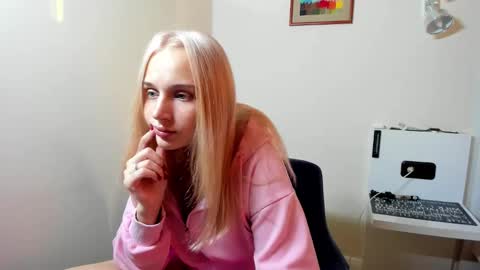 Snapshot of axl_fx chatting on 11-27-25, 01:02 Axl online show from 11-27-25, 01:02