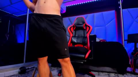 Ayden Miller online show from 10-22-25, 02:01