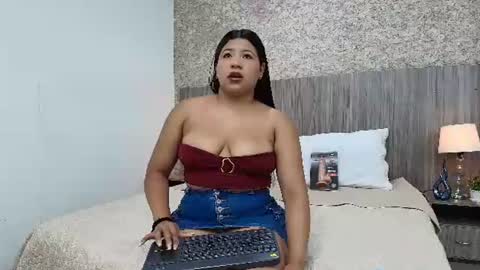 Snapshot of ayleen_collins chatting on 06-30-26, 07:37 Ayleen Collins online show from 06-30-26, 07:37