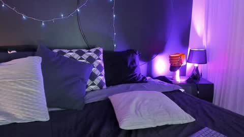 Snapshot of aylen_darkmoor chatting on 12-31-24, 01:15 Aylen online show from 12-31-24, 01:15