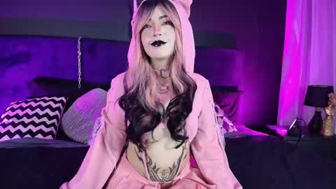 Snapshot of aylen_darkmoor chatting on 09-25-25, 08:01 Aylen online show from 09-25-25, 08:01