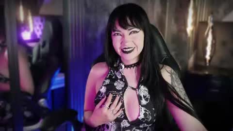 Snapshot of aylen_darkmoor chatting on 06-18-26, 06:45 Aylen online show from 06-18-26, 06:45