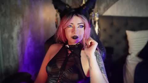 Snapshot of aylen_darkmoor chatting on 06-24-26, 06:40 Aylen online show from 06-24-26, 06:40