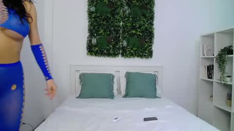 Snapshot of aylin_ross chatting on 01-15-25, 01:09 Aylin Ross online show from 01-15-25, 01:09