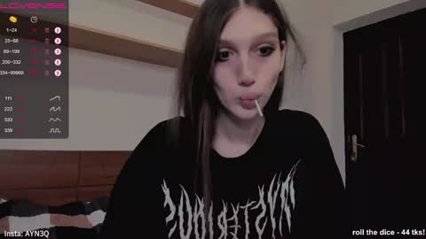 Snapshot of ayn3q chatting on 12-15-24, 01:43 AYNEK        fansly  online show from 12-15-24, 01:43