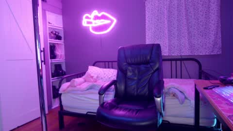 Snapshot of aynmarie chatting on 01-03-25, 01:16 mia rand online show from 01-03-25, 01:16