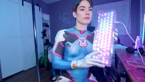 Snapshot of aynmarie chatting on 01-18-25, 02:03 mia rand online show from 01-18-25, 02:03