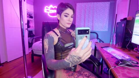 Snapshot of aynmarie chatting on 03-11-25, 12:33 mia rand online show from 03-11-25, 12:33