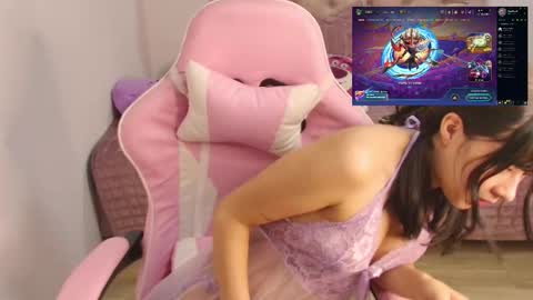 Snapshot of ayumi_tanaka chatting on 10-28-25, 05:15 online show from 10-28-25, 05:15