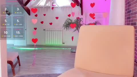 azaliaswallows online show from 04-08-26, 10:48