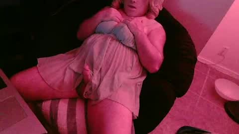 Snapshot of azbritneycd chatting on 06-07-26, 05:33 AZBritneyCD online show from 06-07-26, 05:33