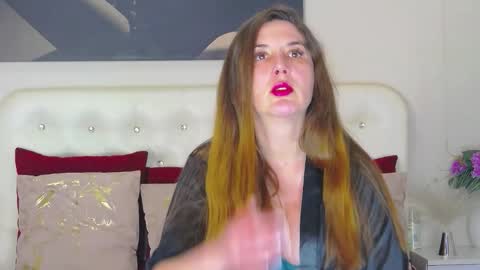 Snapshot of azeliahart chatting on 02-17-26, 05:26 Chiara online show from 02-17-26, 05:26