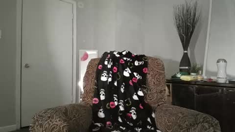 azell19 online show from 01-30-25, 07:37