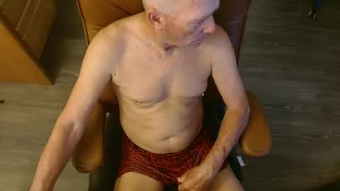 Snapshot of azmichael5 chatting on 11-06-25, 11:55 Mike online show from 11-06-25, 11:55