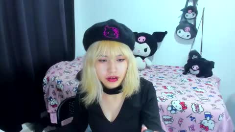 Azu Moure online show from 11-07-25, 02:33