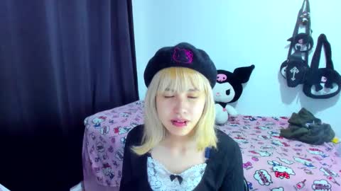 Azu Moure online show from 11-22-25, 04:33