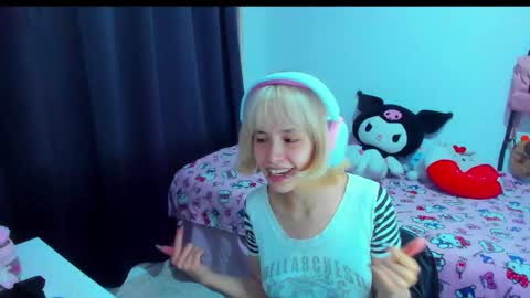 Snapshot of azu_moure chatting on 02-13-26, 02:51 Azu Moure online show from 02-13-26, 02:51