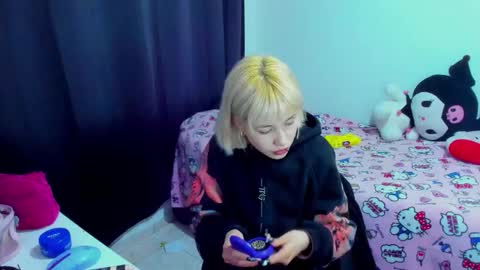 Snapshot of azu_moure chatting on 03-02-26, 04:14 Azu Moure online show from 03-02-26, 04:14