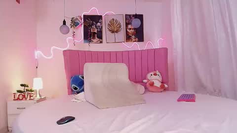 Snapshot of azul_horny chatting on 11-19-25, 09:48 PRINCESS AZUL. online show from 11-19-25, 09:48