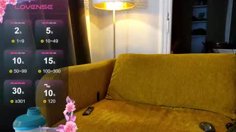 Snapshot of azurea69 chatting on 10-17-25, 10:23 Azurea69 online show from 10-17-25, 10:23