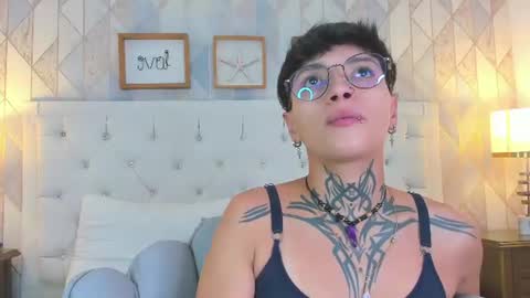Snapshot of b3k_afrodict chatting on 07-19-26, 03:43 Anny online show from 07-19-26, 03:43