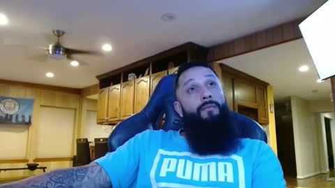 Snapshot of b713htx chatting on 02-18-26, 06:09 Miguel online show from 02-18-26, 06:09