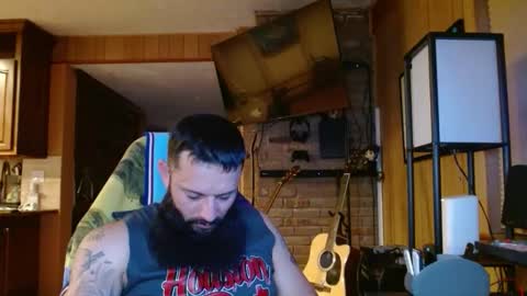 Snapshot of b713htx chatting on 04-29-26, 08:29 Miguel online show from 04-29-26, 08:29