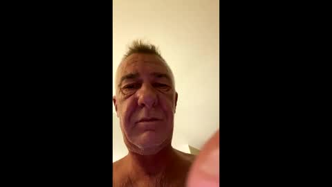 Snapshot of b_benito chatting on 10-01-25, 09:32 benito online show from 10-01-25, 09:32