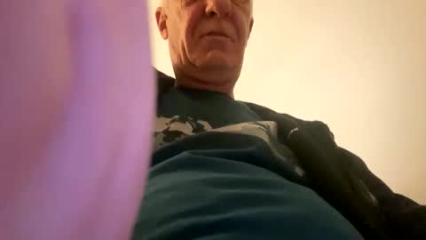 Snapshot of b_benito chatting on 02-27-26, 10:10 benito online show from 02-27-26, 10:10