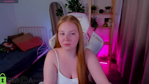 Snapshot of b_e_l_l_a_trix chatting on 01-15-26, 09:03 Bella online show from 01-15-26, 09:03