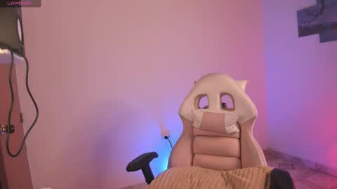 Snapshot of baaby_boyy chatting on 02-20-25, 07:34 odeley online show from 02-20-25, 07:34