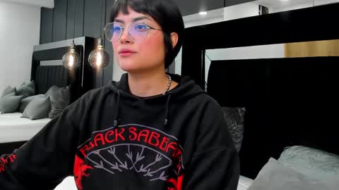 Barbara Moon online show from 03-28-26, 01:22