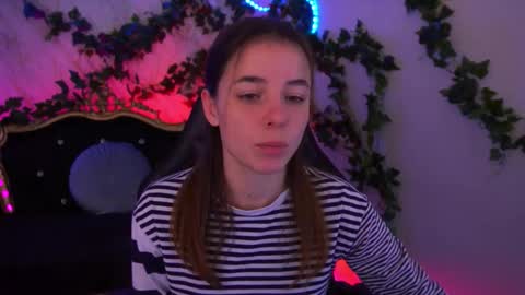 Snapshot of babe_dollie chatting on 10-28-25, 08:18 Babe online show from 10-28-25, 08:18