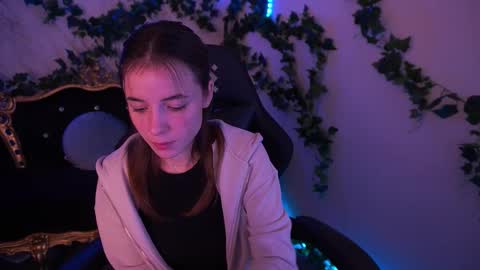 Snapshot of babe_dollie chatting on 10-31-25, 08:15 Babe online show from 10-31-25, 08:15