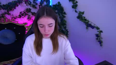 Snapshot of babe_dollie chatting on 11-14-25, 08:57 Babe online show from 11-14-25, 08:57