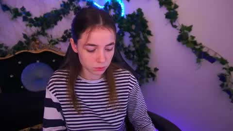 Snapshot of babe_dollie chatting on 11-18-25, 08:30 Babe online show from 11-18-25, 08:30