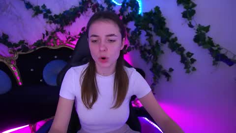 Snapshot of babe_dollie chatting on 11-23-25, 08:58 Babe online show from 11-23-25, 08:58