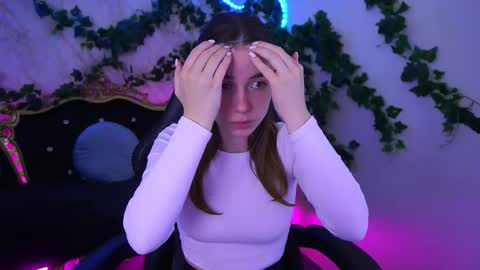 Snapshot of babe_dollie chatting on 11-26-25, 08:37 Babe online show from 11-26-25, 08:37