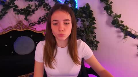 Snapshot of babe_dollie chatting on 11-29-25, 08:28 Babe online show from 11-29-25, 08:28