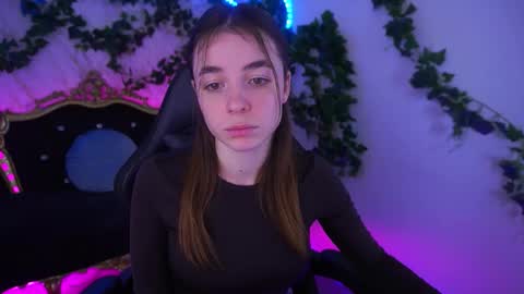 Snapshot of babe_dollie chatting on 12-04-25, 08:45 Babe online show from 12-04-25, 08:45