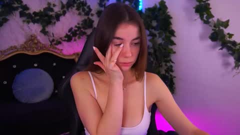 Snapshot of babe_dollie chatting on 12-14-25, 08:30 Babe online show from 12-14-25, 08:30