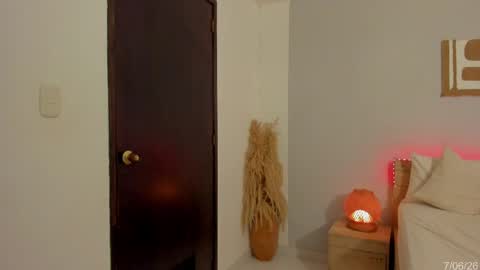 Snapshot of babesexy19_ chatting on 06-07-26, 11:41 itzell online show from 06-07-26, 11:41