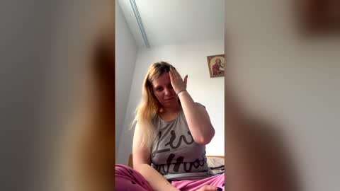 Snapshot of baby_blondee chatting on 04-12-26, 11:48 Baby Blonde online show from 04-12-26, 11:48