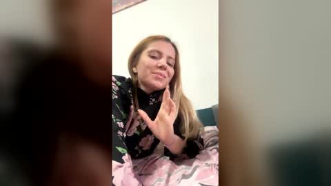 Snapshot of baby_blondee chatting on 04-17-26, 03:37 Baby Blonde online show from 04-17-26, 03:37
