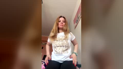 Snapshot of baby_blondee chatting on 05-04-26, 05:36 Baby Blonde online show from 05-04-26, 05:36