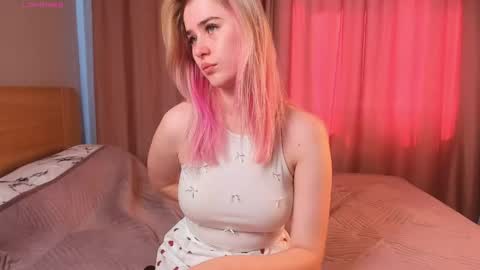 Snapshot of baby_claude chatting on 06-06-26, 03:33 Kate online show from 06-06-26, 03:33