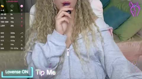 Snapshot of baby_debbie chatting on 02-25-25, 09:35 Debora online show from 02-25-25, 09:35