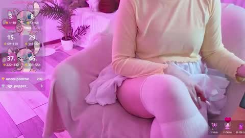 Snapshot of baby_debbie chatting on 10-17-25, 11:18 Debora online show from 10-17-25, 11:18